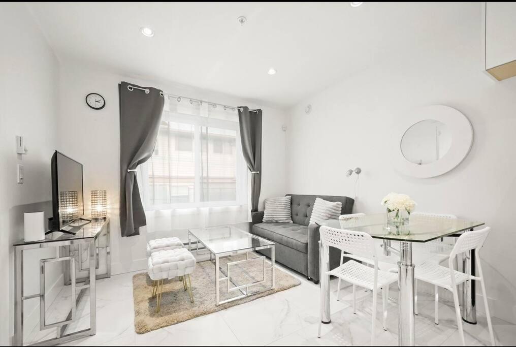 Entire New Cozy And Modern 2-Storey House แวนคูเวอร์ ภายนอก รูปภาพ