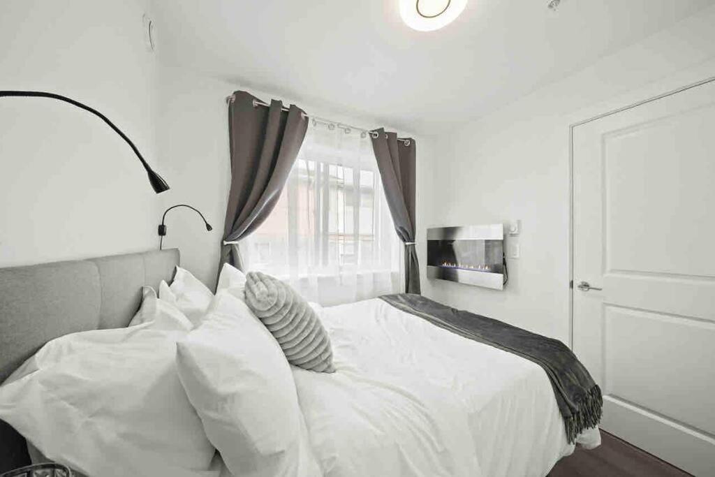 Entire New Cozy And Modern 2-Storey House แวนคูเวอร์ ภายนอก รูปภาพ