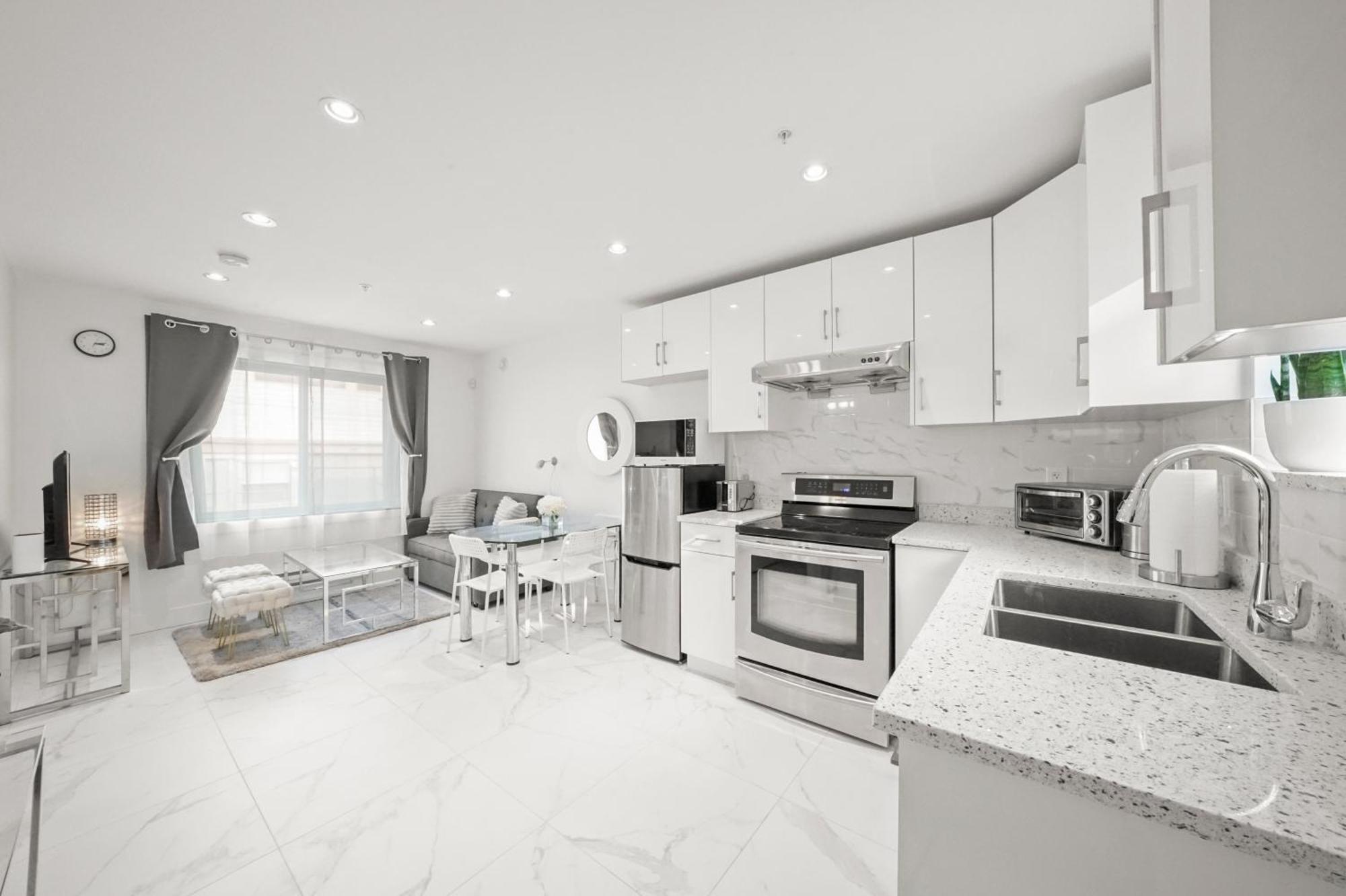 Entire New Cozy And Modern 2-Storey House แวนคูเวอร์ ภายนอก รูปภาพ