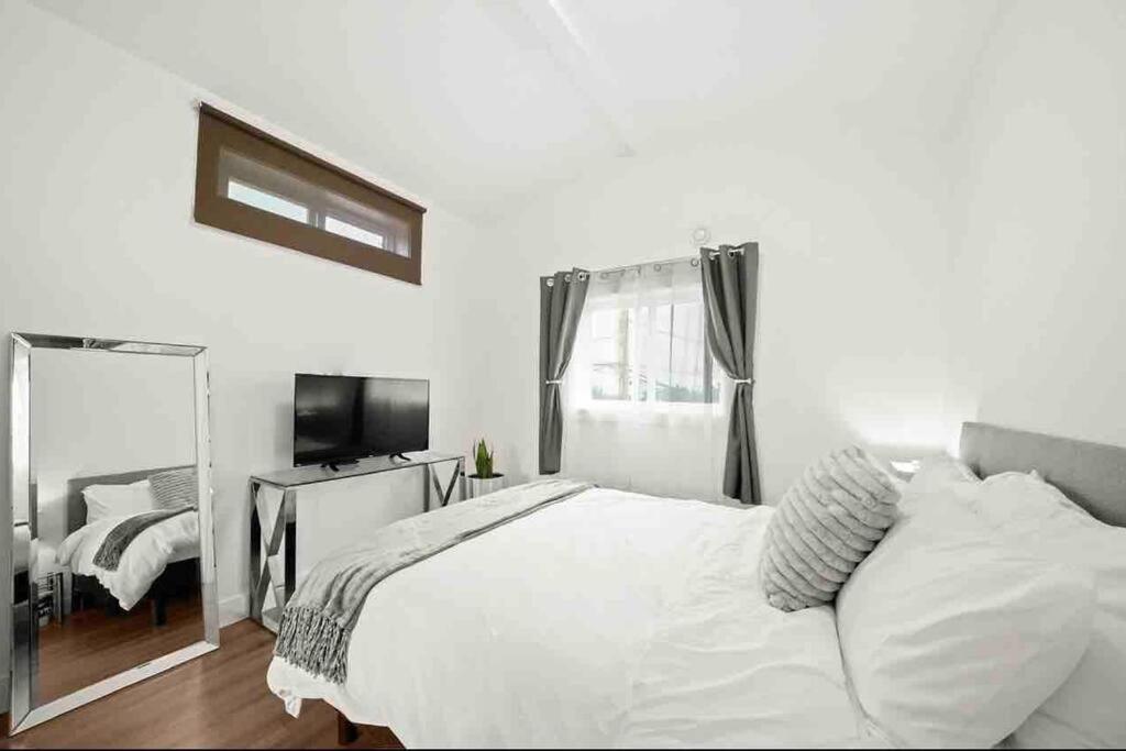 Entire New Cozy And Modern 2-Storey House แวนคูเวอร์ ภายนอก รูปภาพ